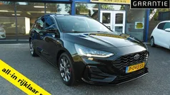 Zwart Gebruikt 2022 Ford Focus ST-Line Stationwagen | € 21.850 (Eerlijke prijs)