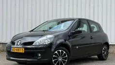 Zwart, metallic lak Gebruikt 2008 Renault Clio II Dynamique Hatchback | € 1.499 (Goede deal)
