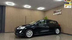 Zwart (metallic) Gebruikt 2019 Ford Focus Business Edition Hatchback | € 13.750 (Eerlijke prijs)