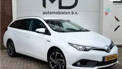 Wit, metallic lak Gebruikt 2015 Toyota Auris Touring Sports Stationwagen | € 9.950 (Eerlijke prijs)