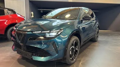 Blauw Nieuw 2025 Alfa Romeo GT Junior SUV | € 32.500 (Eerlijke prijs)