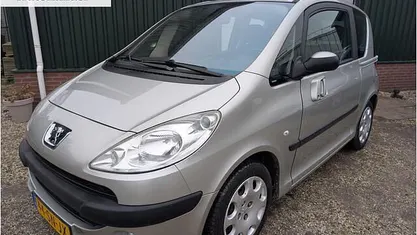 Occasion Peugeot 1007 73 PK (53 kW) 2006 Grijs MPV