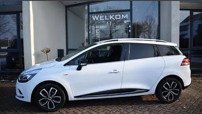 Wit Occasion 2020 Renault Clio GrandTour LIMITED Stationwagen | € 7.999 (Goede deal)