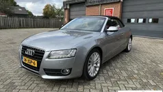 Grijs, metallic lak Gebruikt 2009 Audi A5 Cabriolet Proline Cabriolet | € 13.500 (Eerlijke prijs)
