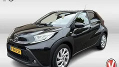 Zwart Gebruikt 2022 Toyota Aygo Hatchback | € 16.950 (Eerlijke prijs)