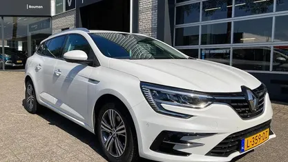 Occasion Renault Mégane GrandTour Intens 159 PK (116 kW) 2021 Wit Stationwagen