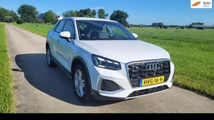 Wit Occasion 2025 Audi Q2 Comfort SUV | € 33.950 (Eerlijke prijs)