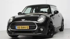 Zwart Gebruikt 2018 Mini Cooper Business Hatchback | € 15.945 (Eerlijke prijs)