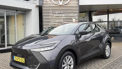 Grijs Occasion 2024 Toyota C-HR SUV | € 29.240 (Goede deal)