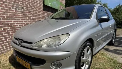 Occasion Peugeot 206 Quiksilver 88 PK (64 kW) 2004 Grijs Hatchback