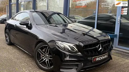 Zwart Gebruikt 2017 Mercedes E200 AMG line Coupé | € 29.749 (Goede deal)