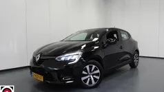Zwart Gebruikt 2023 Renault Clio V Equilibre Hatchback | € 16.840 (Eerlijke prijs)