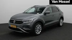 Grijs Gebruikt 2022 VW T-Roc Life SUV | € 22.445 (Eerlijke prijs)