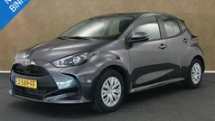 Grijs Gebruikt 2024 Toyota Yaris Hybrid Comfort Hatchback | € 22.645 (Eerlijke prijs)