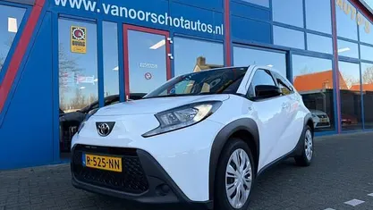 Gebruikt 2023 Toyota Aygo Play Hatchback | € 13.900 (Eerlijke prijs)