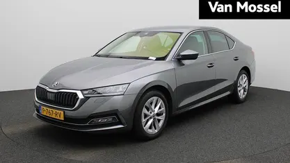 Grijs Occasion 2022 Skoda Octavia Business Line Hatchback | € 19.900 (Eerlijke prijs)