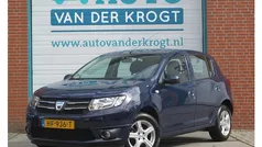Blauw Gebruikt 2015 Dacia Sandero Lauréate Hatchback | € 6.495 (Eerlijke prijs)