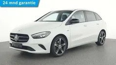 Wit, metallic lak Gebruikt 2021 Mercedes B250 Night MPV | € 30.945 (Eerlijke prijs)