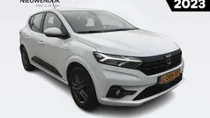 Ijswit 369 Gebruikt 2021 Dacia Sandero Essentiel Hatchback | € 12.445 (Goede deal)