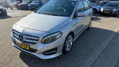 Grijs, metallic lak Gebruikt 2015 Mercedes B180 Ambition MPV | € 13.950 (Eerlijke prijs)