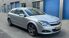 Grijs Gebruikt 2005 Opel Astra GTC Enjoy Hatchback | € 995 (Goede deal)