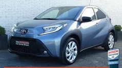 Zwart, metallic lak Gebruikt 2025 Toyota Aygo Active Hatchback | € 21.900 (Eerlijke prijs)