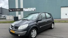 Grijs Gebruikt 2005 Renault Scénic II Luxe MPV | € 950 (Eerlijke prijs)