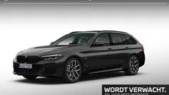 Zwart Gebruikt 2023 BMW 530e M Sport Stationwagen | € 49.900 (Eerlijke prijs)