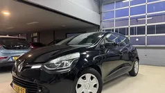 Zwart Gebruikt 2014 Renault Clio IV Expression Hatchback | € 3.999 (Eerlijke prijs)