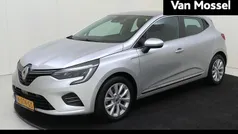 Grijs Gebruikt 2021 Renault Clio V Intens Hatchback | € 19.435 (Goede deal)