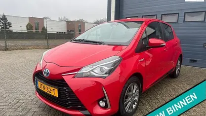 Occasion Toyota Yaris Executive 74 PK (54 kW) 2017 Rood Hatchback
