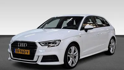 Wit Occasion 2018 Audi A3 Sportback S-Line Hatchback | € 20.925 (Eerlijke prijs)