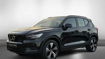 Zwart Gebruikt 2022 Volvo XC40 R-Design SUV | € 36.950 (Eerlijke prijs)