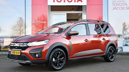 Bruin (metallic) Gebruikt 2024 Dacia Jogger Expression MPV | € 21.899 (Eerlijke prijs)