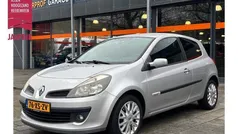 Grijs, metallic lak Gebruikt 2007 Renault Clio II Rip Curl Hatchback | € 3.444 (Eerlijke prijs)