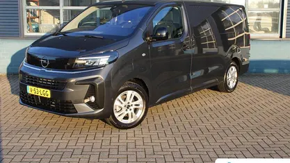 Grijs Nieuw 2025 Opel Vivaro-e Combi Van | € 30.622 (Goede deal)