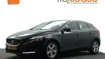 Zwart metallic Gebruikt 2014 Volvo V40 Comfort Stationwagen | € 6.900 (Eerlijke prijs)