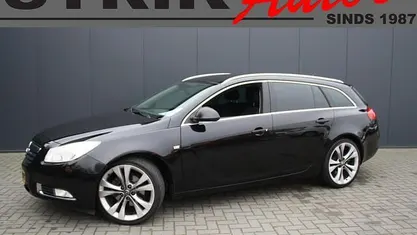Zwart Gebruikt 2009 Opel Insignia Cosmo Stationwagen | € 6.389 (Eerlijke prijs)