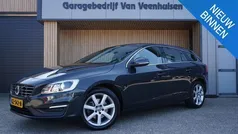 Grijs, metallic lak Gebruikt 2017 Volvo V60 Kinetic Stationwagen | € 16.950 (Eerlijke prijs)