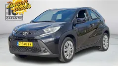 Zwart Gebruikt 2024 Toyota Aygo Play Hatchback | € 17.445 (Eerlijke prijs)
