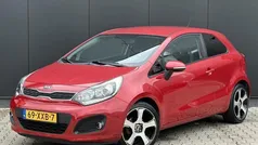 Rood Gebruikt 2013 Kia Rio Plus Hatchback | € 6.998 (Eerlijke prijs)