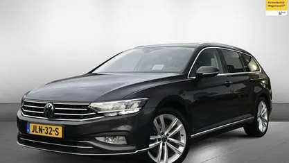 Grijs Occasion 2023 VW Passat Highline Stationwagen | € 24.940 (Eerlijke prijs)