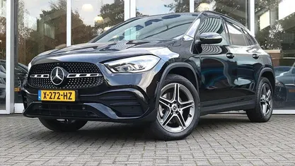 Zwart Occasion 2022 Mercedes GLA250 AMG line SUV | € 39.950 (Eerlijke prijs)