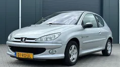 Grijs, metallic lak Gebruikt 2005 Peugeot 206 Quiksilver Hatchback | € 1.350 (Goede deal)