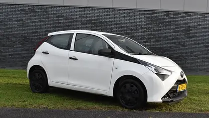 Wit Gebruikt 2020 Toyota Aygo Hatchback | € 9.940 (Goede deal)