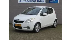 Wit, metallic lak Gebruikt 2012 Opel Agila Edition Hatchback | € 4.750 (Eerlijke prijs)