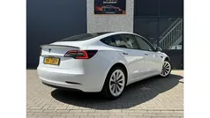 Gebruikt 2022 Tesla Model 3 Standard Range Plus Sedan | € 27.499 (Eerlijke prijs)