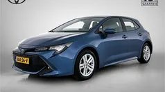 Blauw metallic Gebruikt 2022 Toyota Corolla Active Hatchback | € 21.950 (Eerlijke prijs)