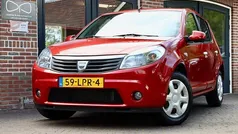 Gebruikt 2010 Dacia Sandero Lauréate Hatchback | € 4.950 (Eerlijke prijs)