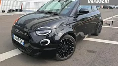 Zwart Gebruikt 2022 Fiat 500e Hatchback | € 19.950 (Eerlijke prijs)